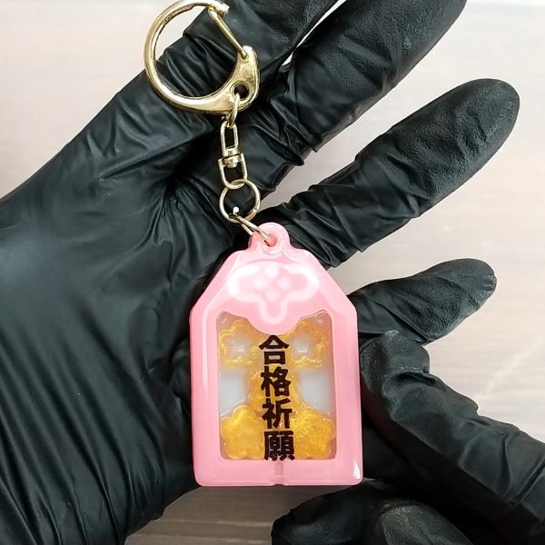 100均モールドを使ったお守りレジンの作り方