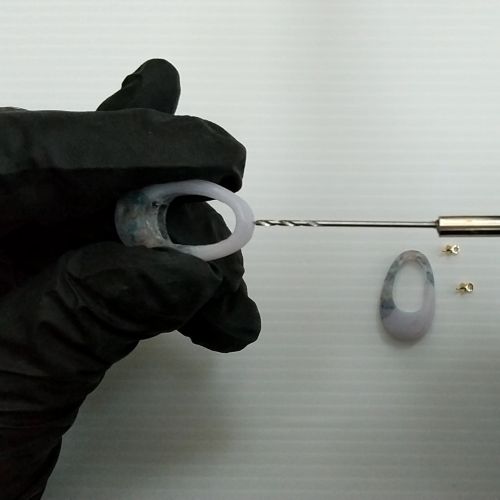 ⑤全体をヤスリがけしてヒートンを接着する