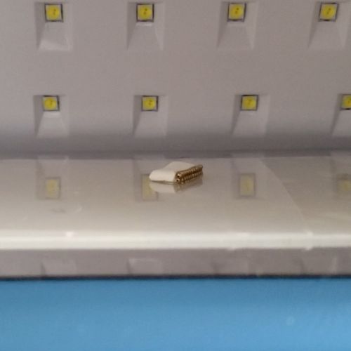 ⑤カットしたパーツを接着する