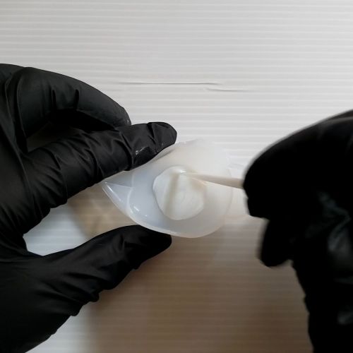 ①レジン液を着色する