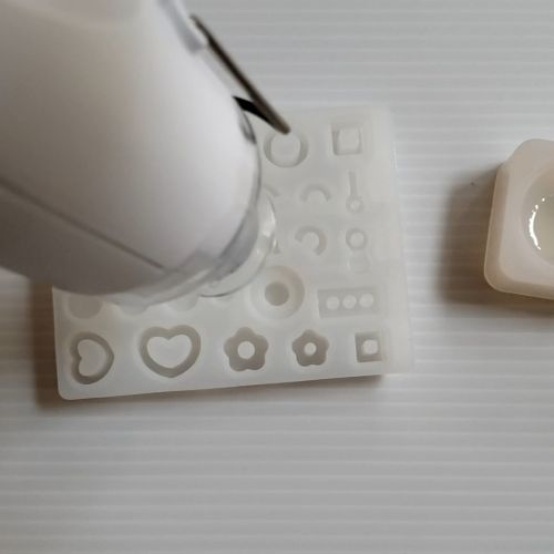 ⑤ヒートンパーツを作って接着する