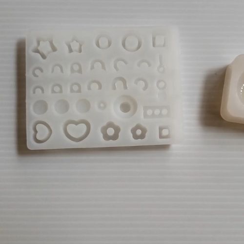 ⑤ヒートンパーツを作って接着する