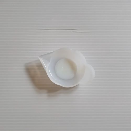 ①レジン液を着色する