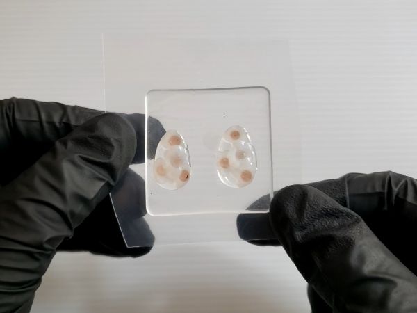 ②シリコンマットを敷いてパーツを作る