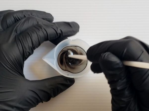 ①レジン液を着色してシーツお化けパーツを作る
