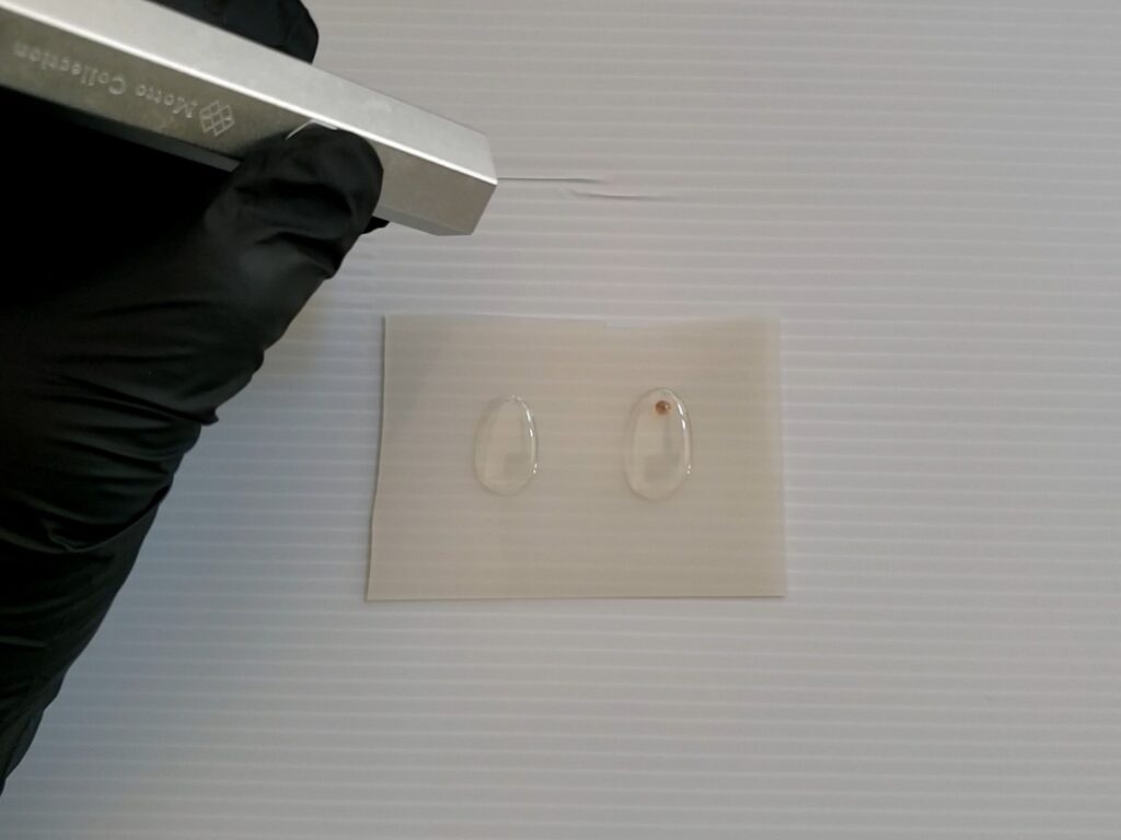 ②シリコンマットを敷いてパーツを作る