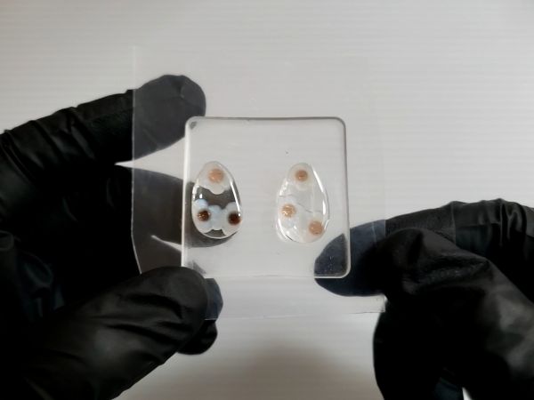 ②シリコンマットを敷いてパーツを作る
