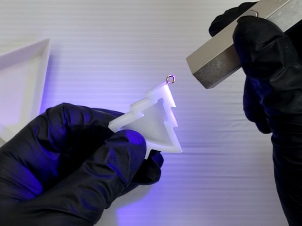 ④封入物を入れてフィルムを貼る