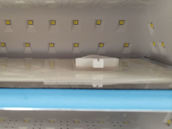 ④封入物を入れてフィルムを貼る