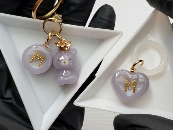 ③アンブレラマーカーとキーホルダーパーツを取り付ける