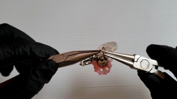 ③完成したパーツをキーホルダーパーツに取り付ける