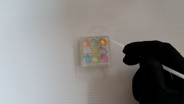 ③キャンディをケースに封入する