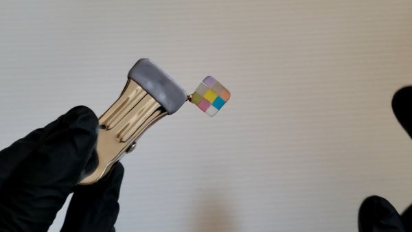 ③ヒートンとピアスパーツを接着してコーティングする