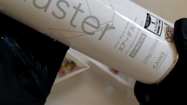 ②キューブを接着してやすりで整える