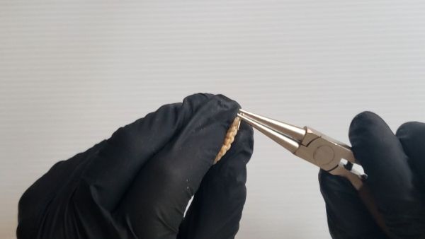 ③フープにパーツとビーズとピアスパーツを取り付ける