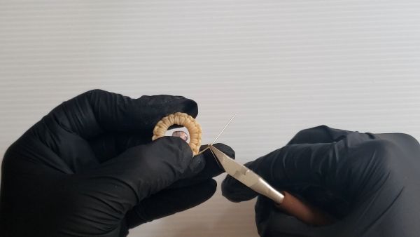 ③フープにパーツとビーズとピアスパーツを取り付ける