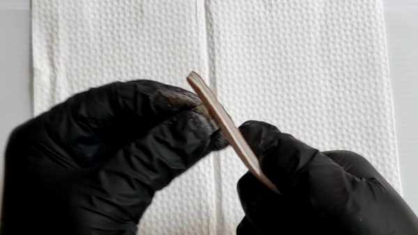 ②キューブを接着してやすりで整える