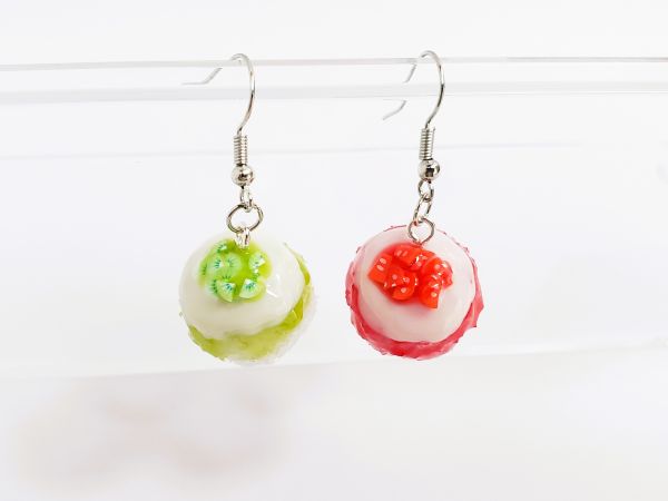 好きなカラーとパーツを使って、自分だけのリアルなふわふわかき氷ピアスを作ってみて!