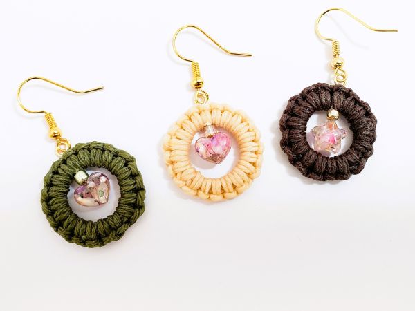 100均のコットン紐とレジンを使ったフープピアスの作り方