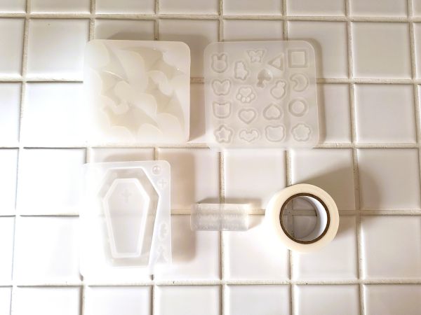 コウモリの羽っぽいのが作れるシリコンモールド・小さな枠が作れるシリコンモールド・ハロウィンっぽいミニパーツが作れるシリコンモールド・小さな文字が作れるシリコンモールド・マスキングテープ