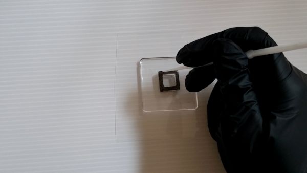 ②フィルムを接着して封入物を入れてコーティングする
