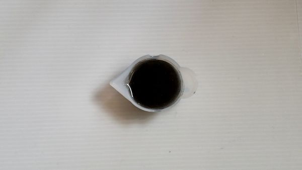 ②コウモリの羽パーツを作ってヒートンを接着する