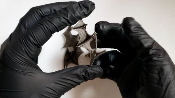 ②コウモリの羽パーツを作ってヒートンを接着する