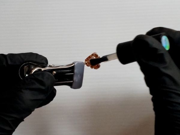 ③土台にパーツを接着してコーティングする